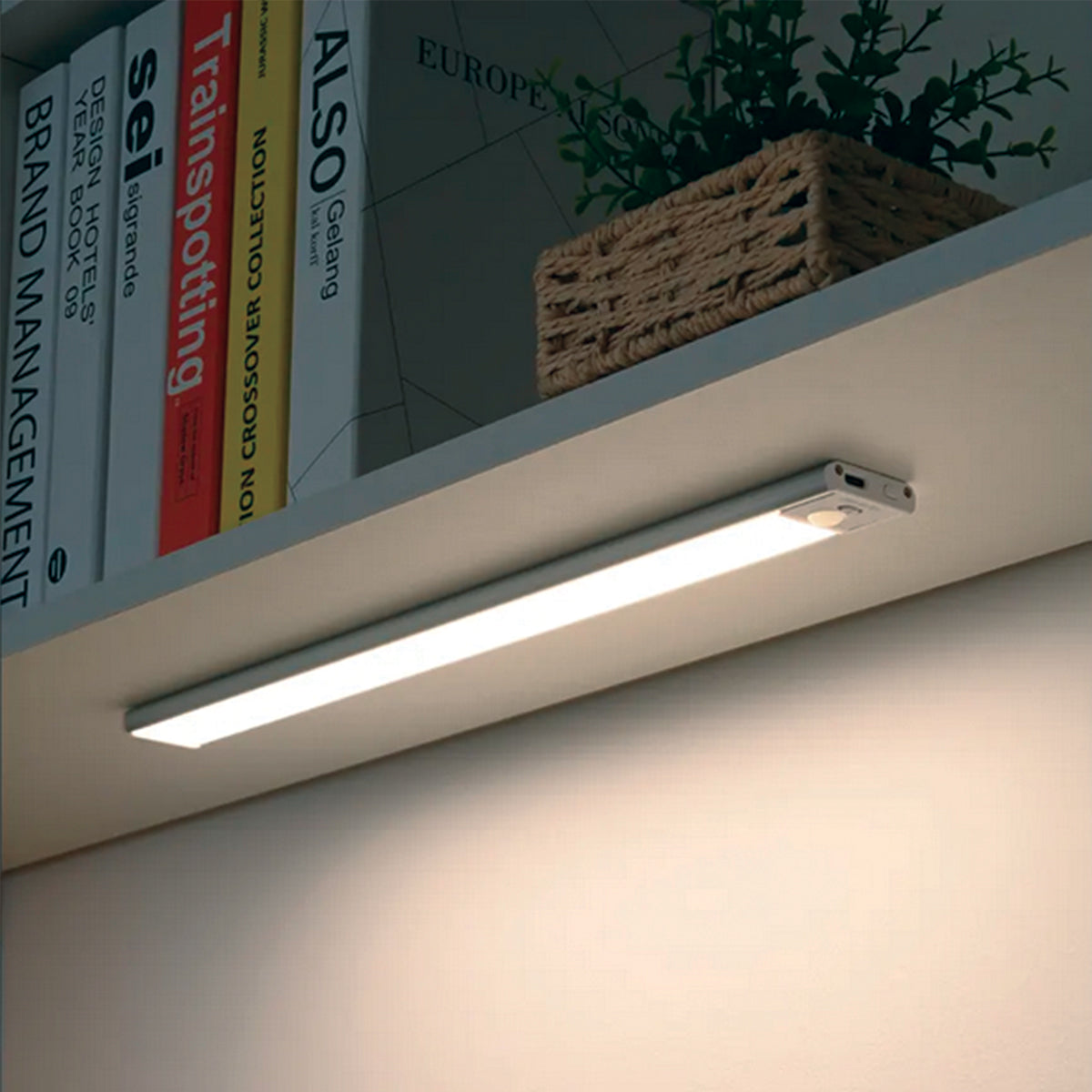 RECHARGEABLE SENSOR CABINET LAMP