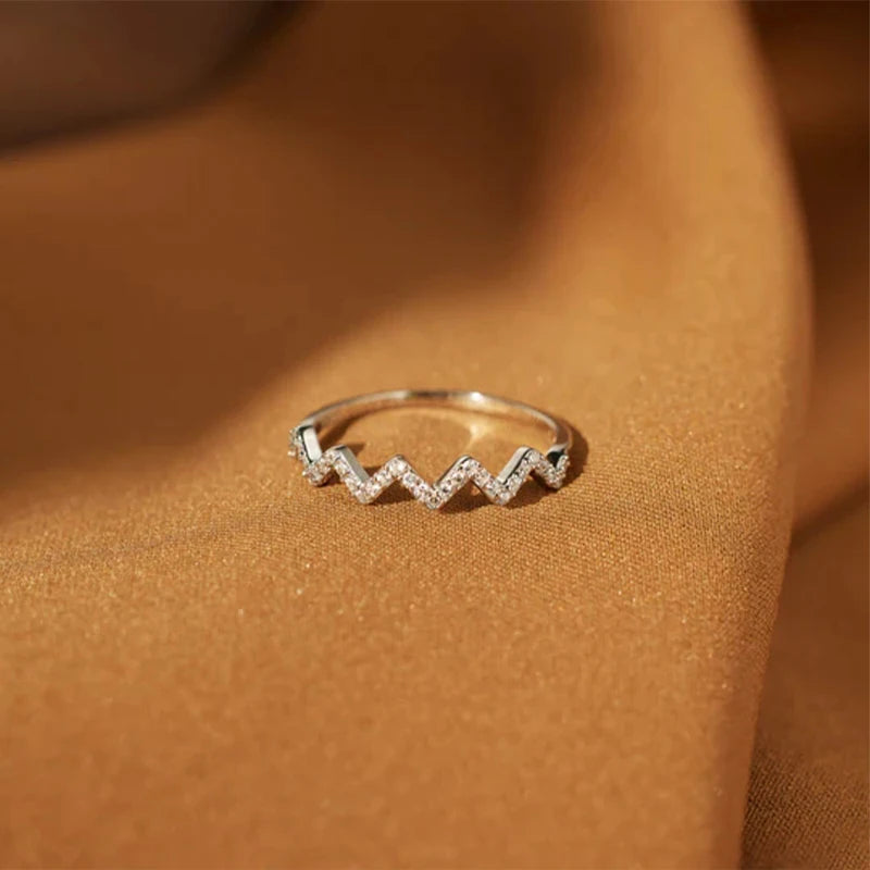 WAVE SHAPED FINGER RING