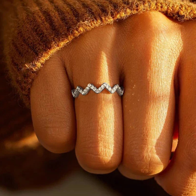 WAVE SHAPED FINGER RING