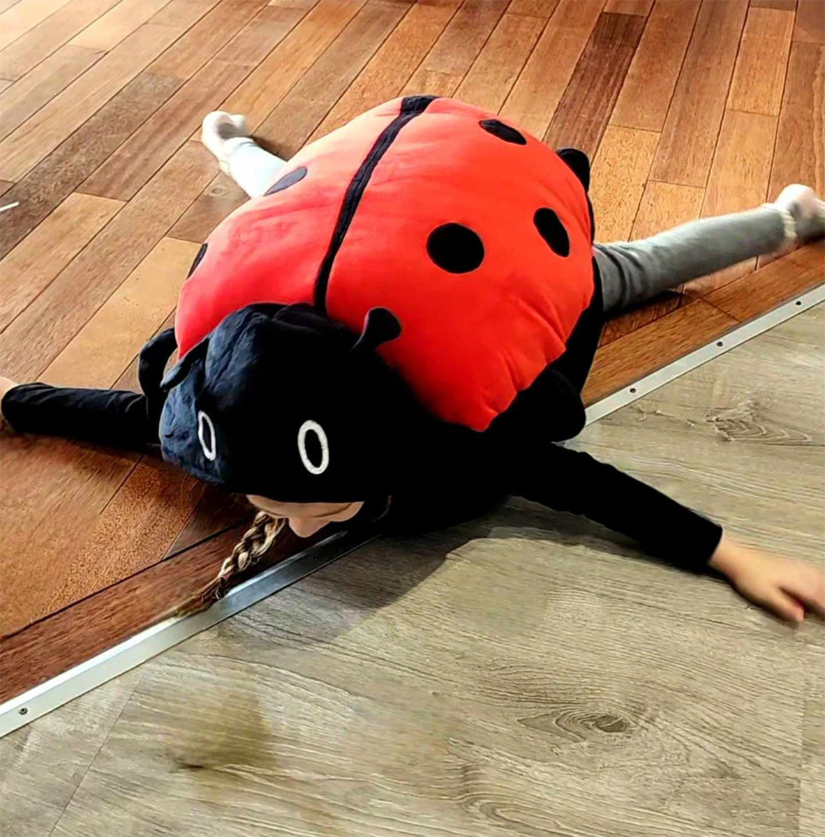 WEARABLE PLUSH PILLOW